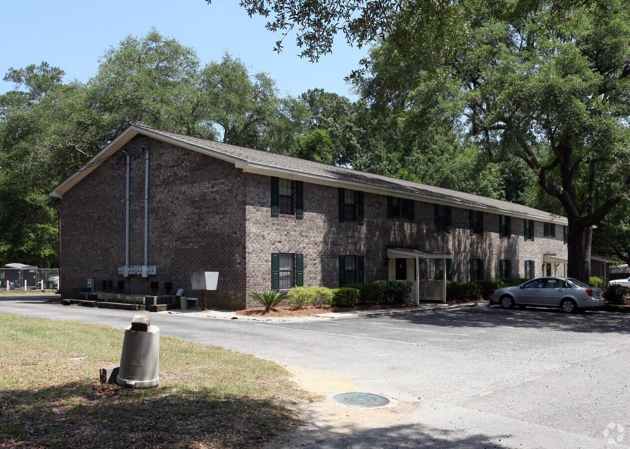 Photo - Oak tree Apartments