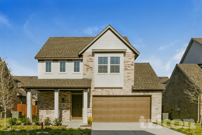 Building Photo - 301 Lincoln Cir