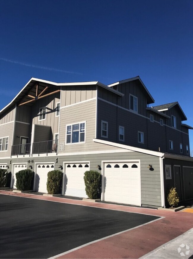 Building Photo - 3 Bedroom 2 Bath Condo in Wildhorse Unit 239