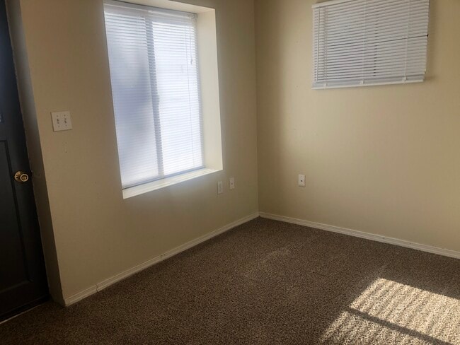 Photo - 1068 NE B St