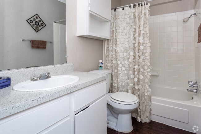 2 habitaciones, 1.5 baños, 991 pies cuadrados - Bella Vista Park