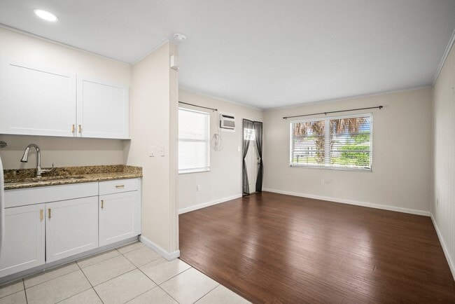 Photo - ANNUAL RENTAL - 1 Bedroom, 1 Bath Duplex i...