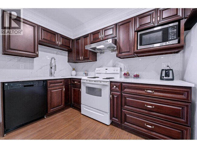 1xxx Charland Ave
