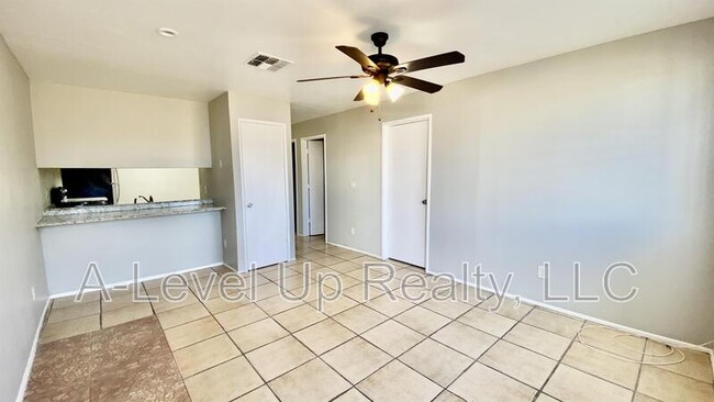 Photo - 375 E Thoroughbred St