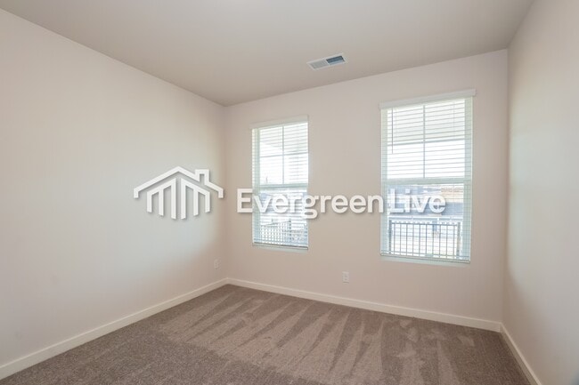 Photo - 874 Bur Oak Ct