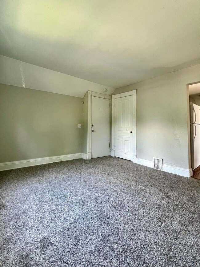Photo - 707 McCourtie St