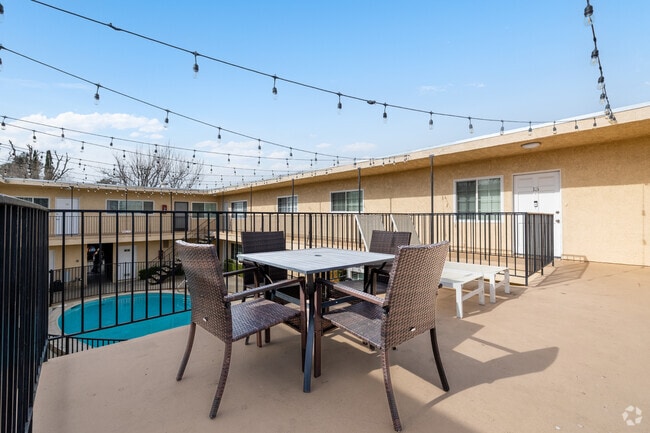 Lounge - The Canyons at Santa Clarita Apartments