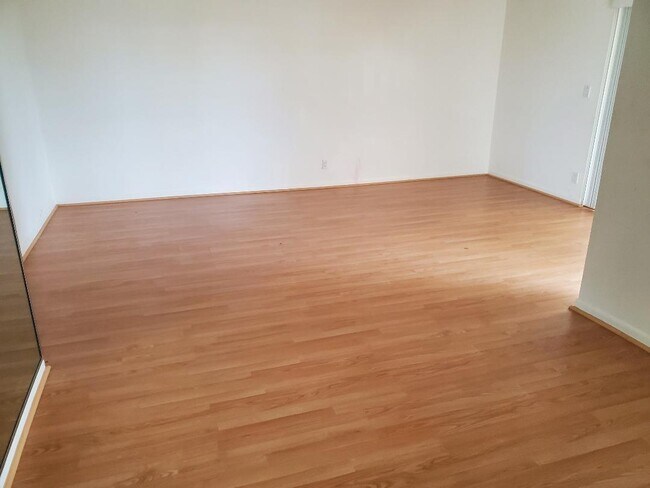 Photo - 110 Stratford H