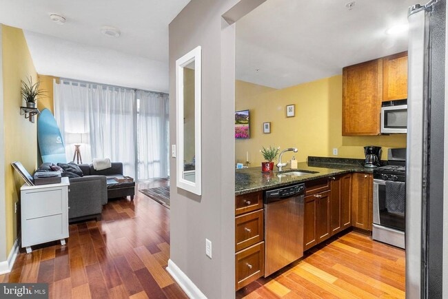 Building Photo - 22 S Front St Unit 204