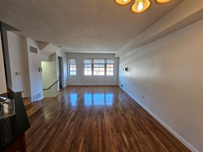 Building Photo - Amazing 2 bedroom apartment in Lawrencevil...