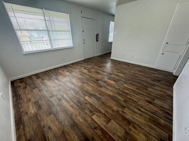 Photo - 611 Sunset Ln Unit H