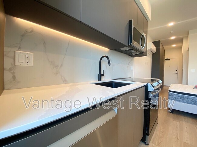 Photo - 720-720 K. L. O. Rd