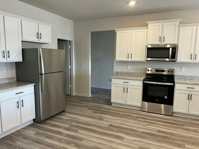 Photo - 1005 Claas Wy