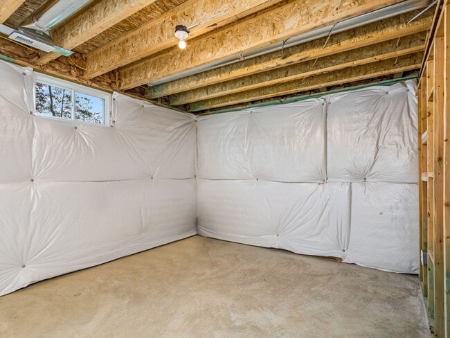 Photo - Luxurious Living Lewis Style: A Spacious 5-Bedroom Home with Modern Elegance