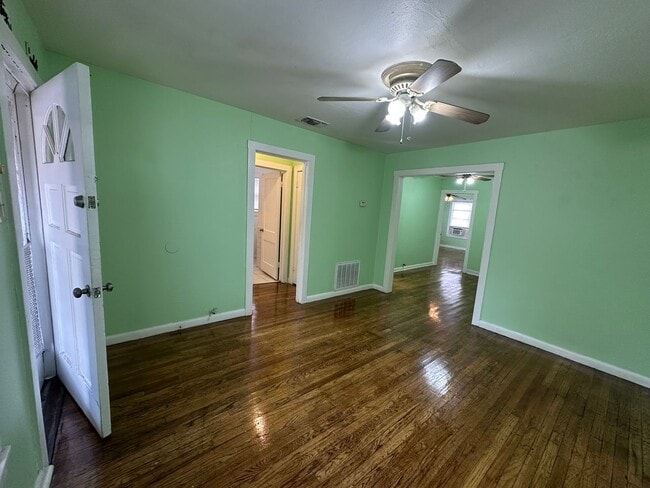 Photo - 2-BEDROOM DUPLEX IN MAHNCKE PARK