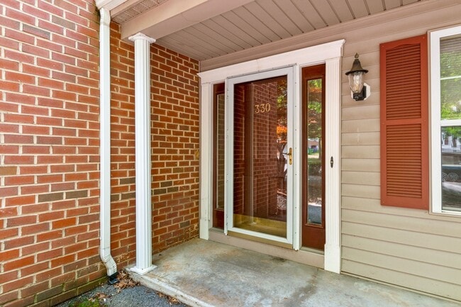 Photo - 3 bed/2.5 bath Off street parking