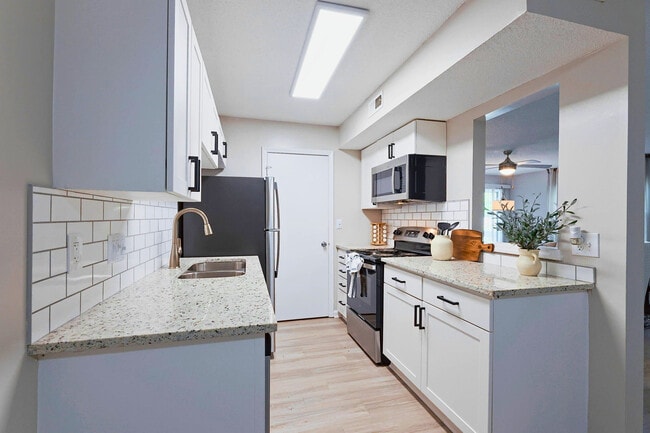 Building Photo - The Retreat at Concord Apartments