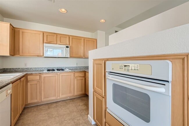 Photo - 2 Bedroom Mid-Rise Condo at PARK AVENUE!