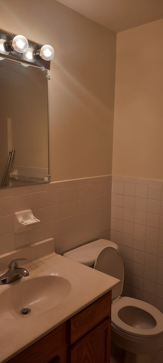 Photo - 64 Isabella Ave Unidad 2nd flr