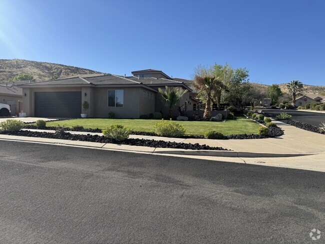 Building Photo - 3641 Desert Hls Dr Rental
