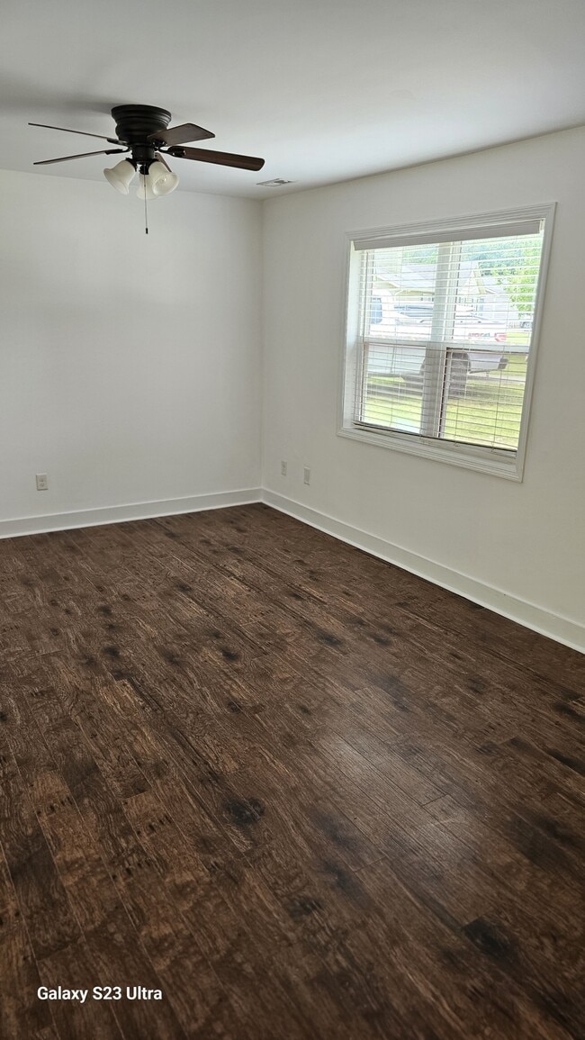 Photo - 912 Laurel Ln