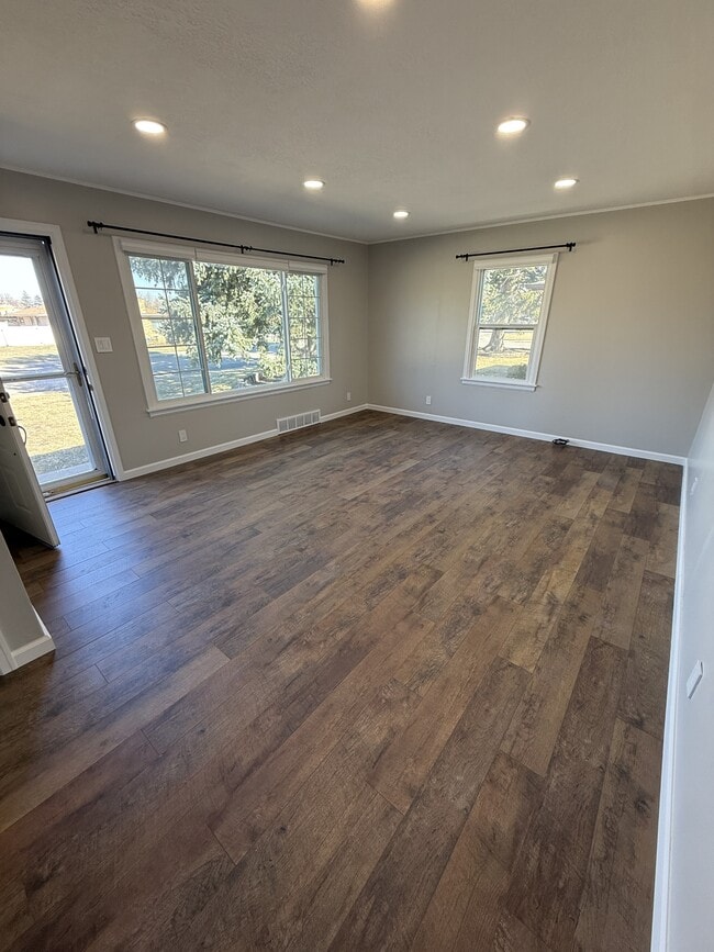 Photo - 3250 3rd Ave S