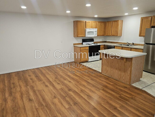 Building Photo - 2571 NW Cedar Ave Unit 1