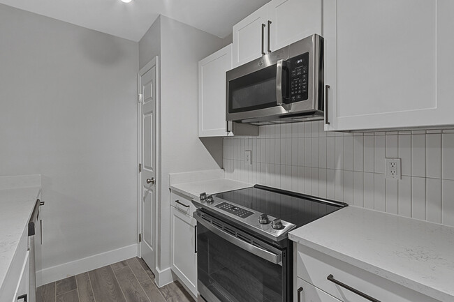 Building Photo - Regatta at Lake Lynn Rental