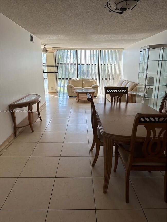 Photo - 1000 Parkview Dr Unit 325