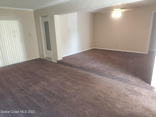 Photo - 595 Albatross St