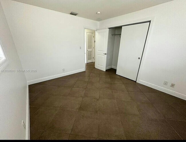 Photo - 323 Northlake Dr Unit 325
