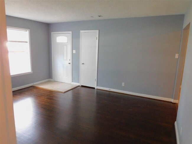 Photo - 3719 Meadowlake Rd