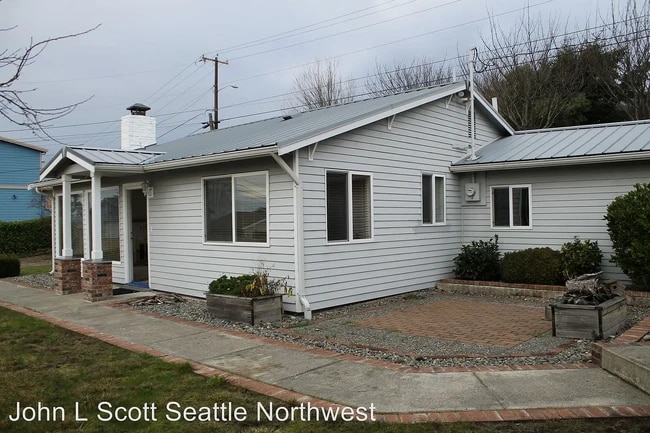 Front of home. Outdoor eating area. - 21204 3rd Ave S