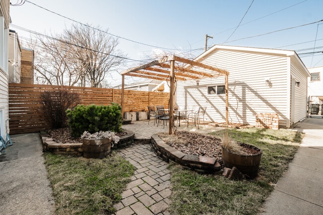 Photo - 2136 N Avers Ave Unit 1