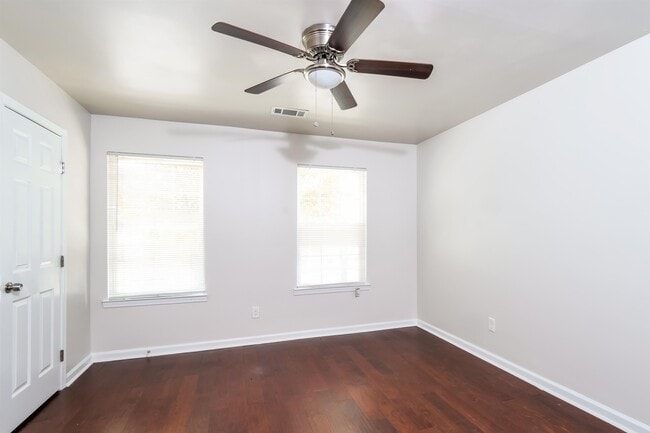 Photo - 6923 Parkbrook Ln