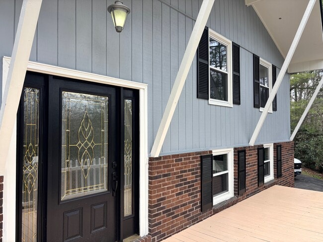 Photo - 190 Long John Dr