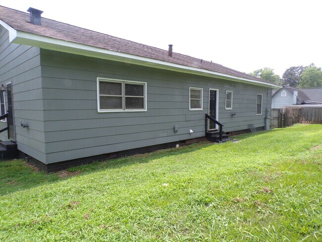 Photo - 104 Glenn St