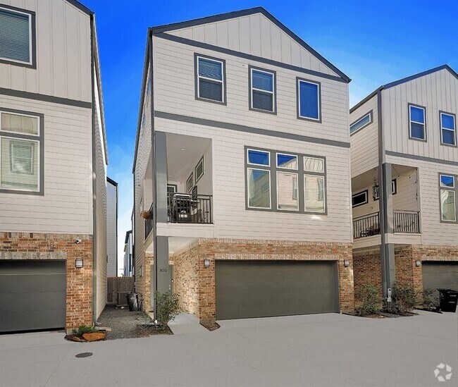 Building Photo - 800 W Donovan St Rental