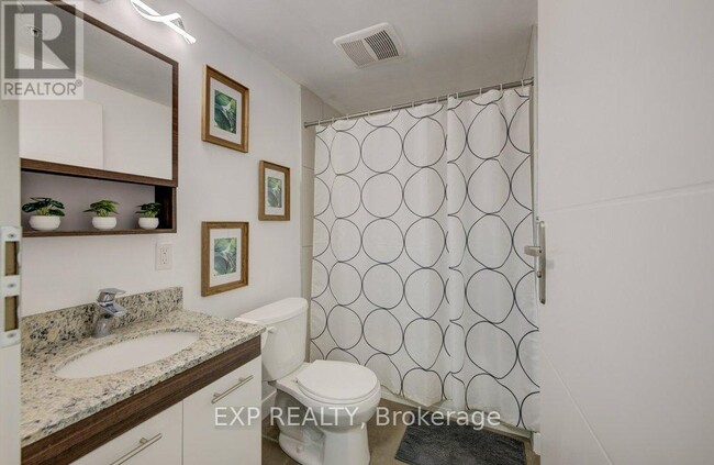 Photo - 250 Albert St Unit 718