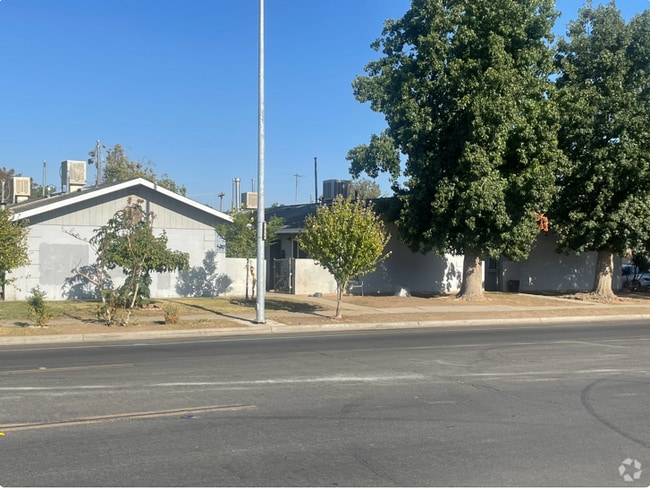 Building Photo - 927 S Thorne Ave Rental