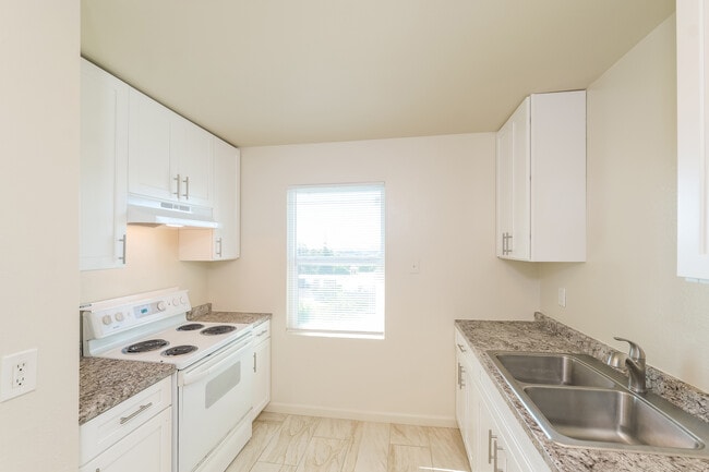 Building Photo - 233 Florida St