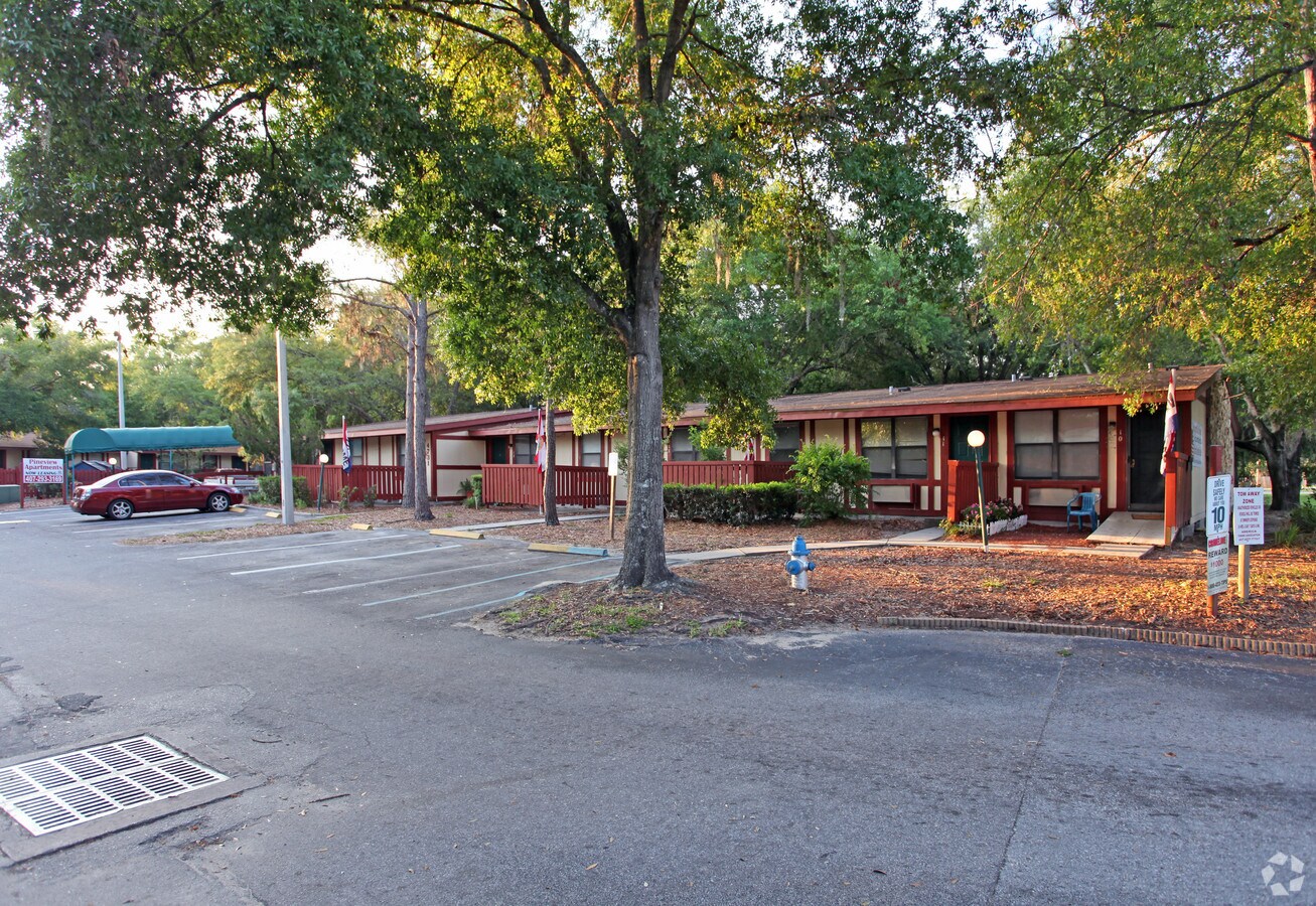 Crest Villas - Crest Villas Apartments