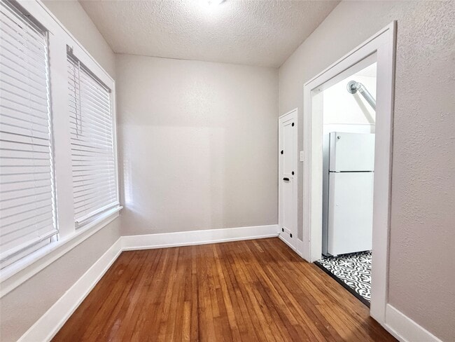 Photo - 1126 Berthea St Unidad 7
