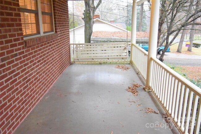 Photo - 640 Miramar St NE