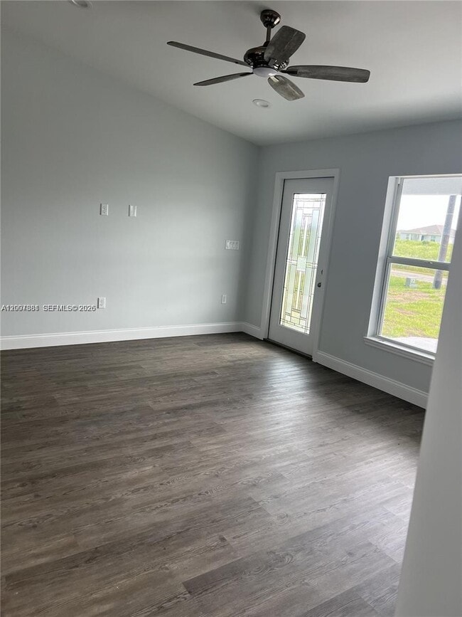 Photo - 634 Royce Rd