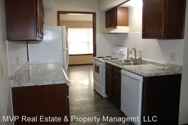 2 br, 1.5 bath House - 103 N Oaks Ave