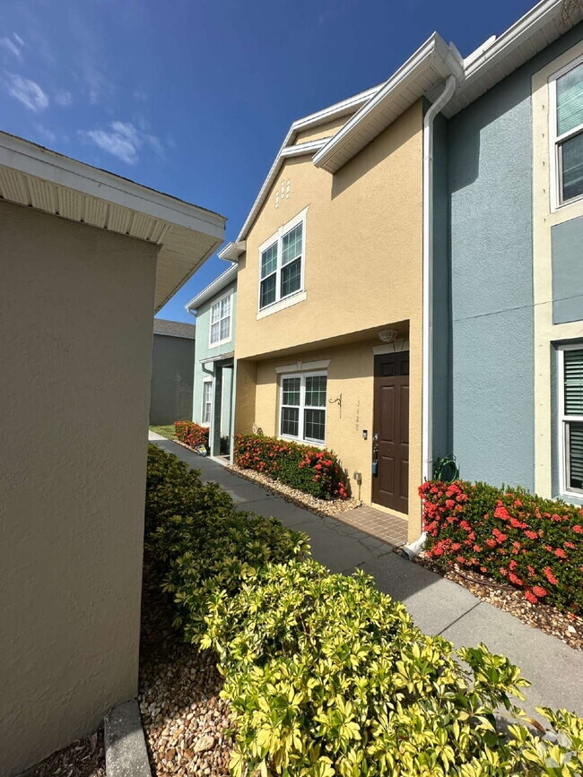Building Photo - Beachside living at its best! Rental