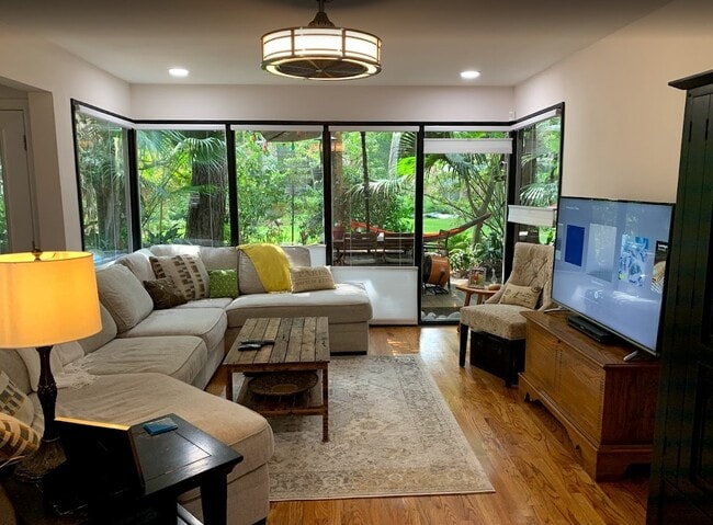 Building Photo - 8211 Katy Fwy Unit 16