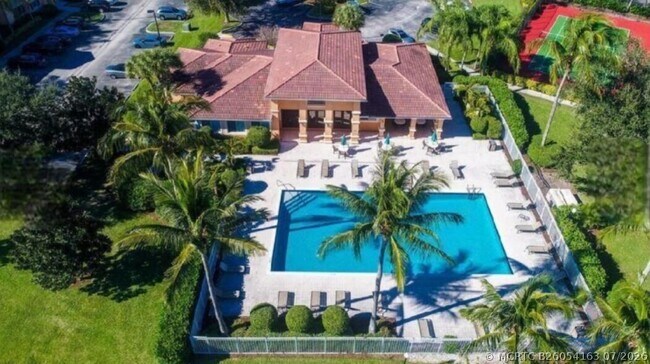 Photo - 121 SW Palm Dr Unit 306