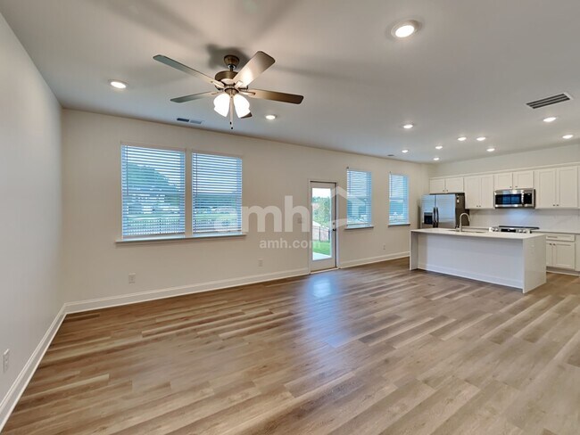 Photo - 1001 Highland Walk